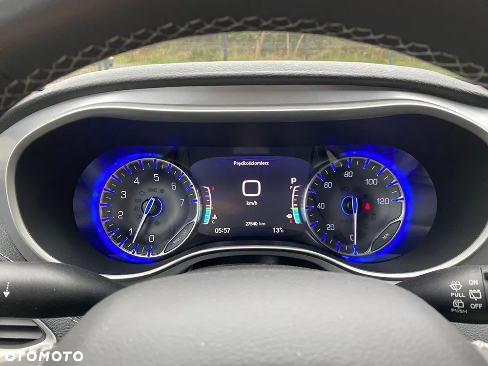 Chrysler Pacifica - 25