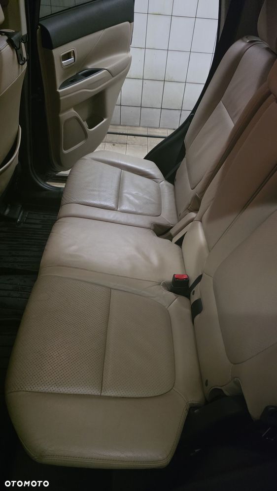 Mitsubishi Outlander 3.0 V6 XLS - 14