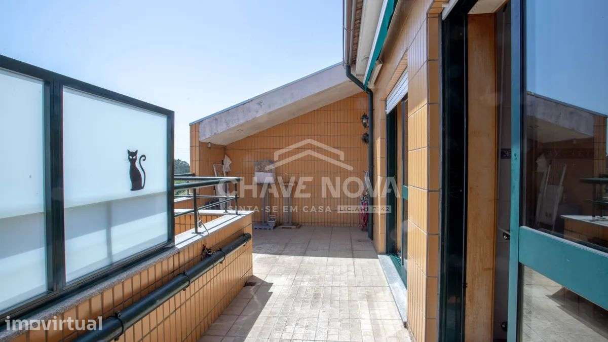 T3 c/ Terraço e Garagem Box em S. João De Ver - Grande imagem: 2/48