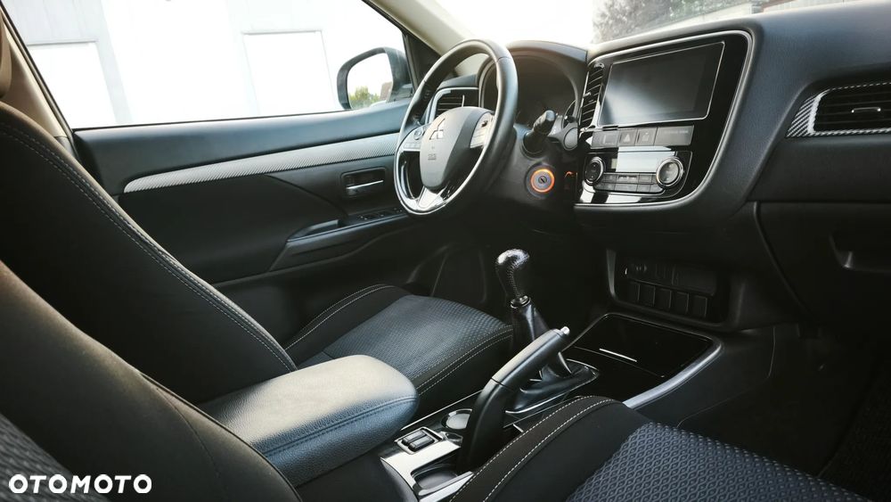 Mitsubishi Outlander - 24