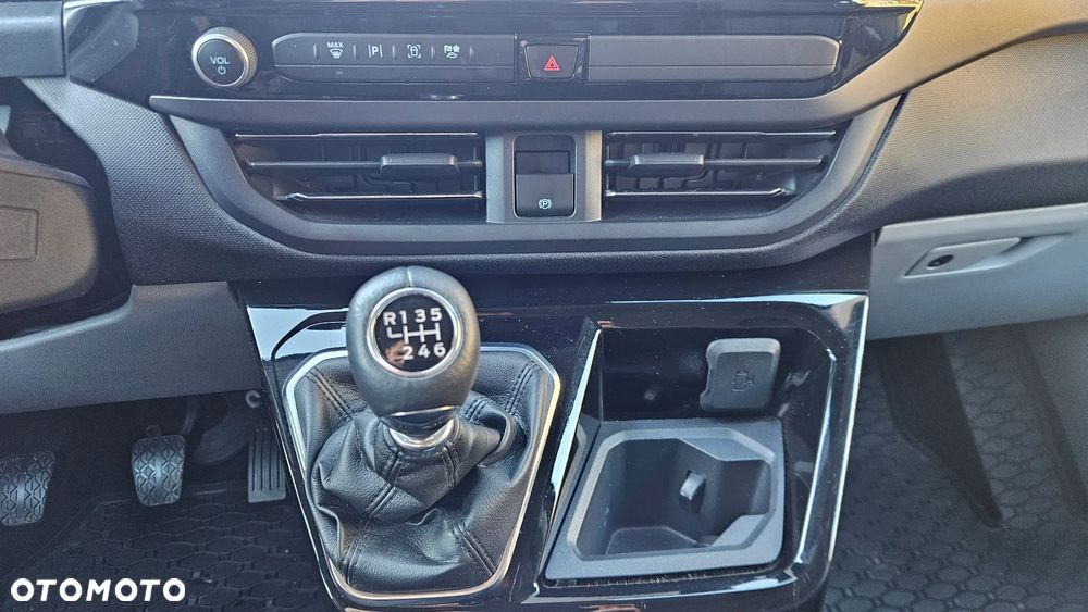 Ford Tourneo Custom - 24