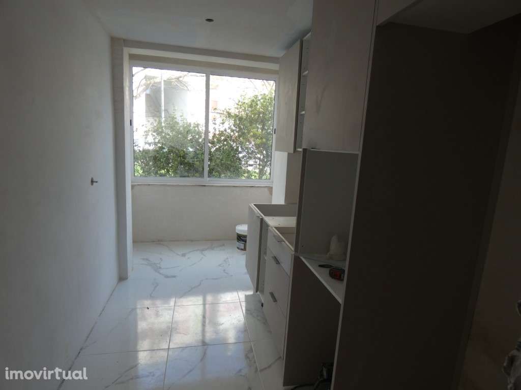 Apartamento T3, em fase de remodelação total, Falagueira-Venda Nova... - Grande imagem: 2/19