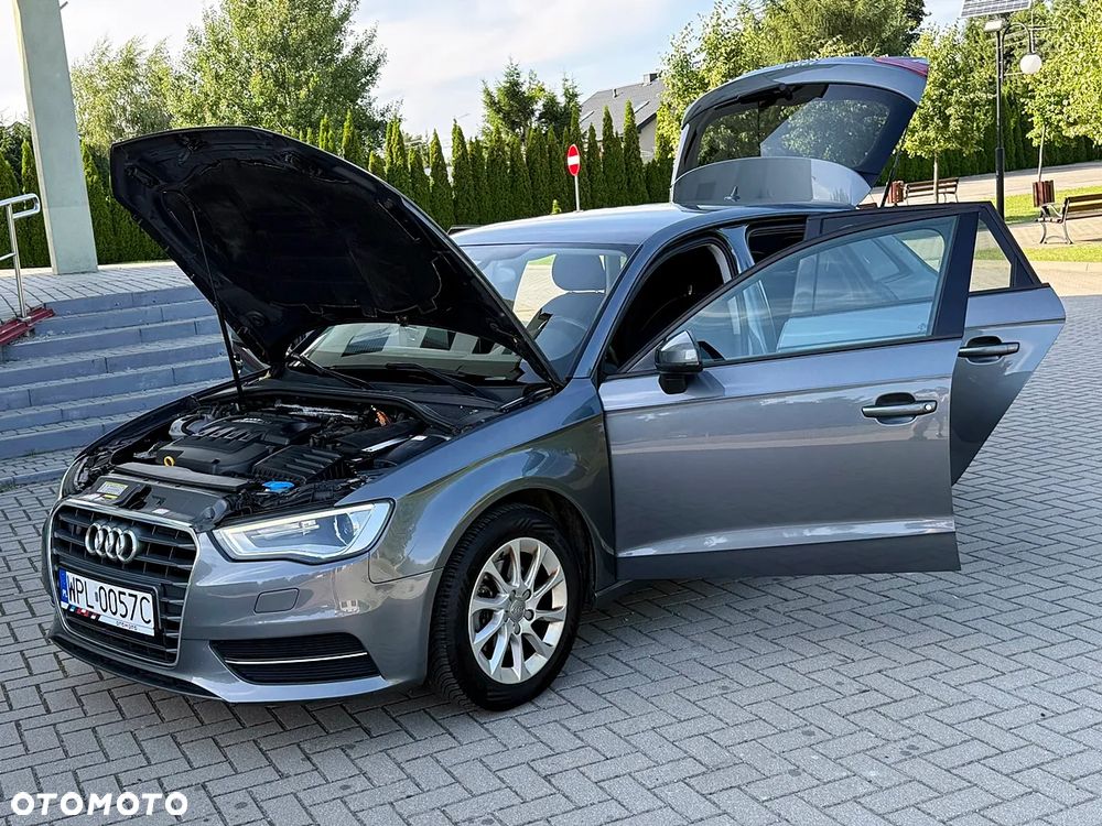 Audi A3 Sportback 1.6 TDI S line Sportpaket - 35