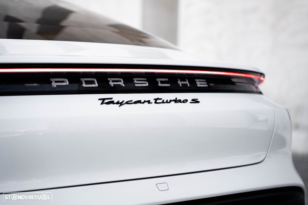 Porsche Taycan Turbo S - 7