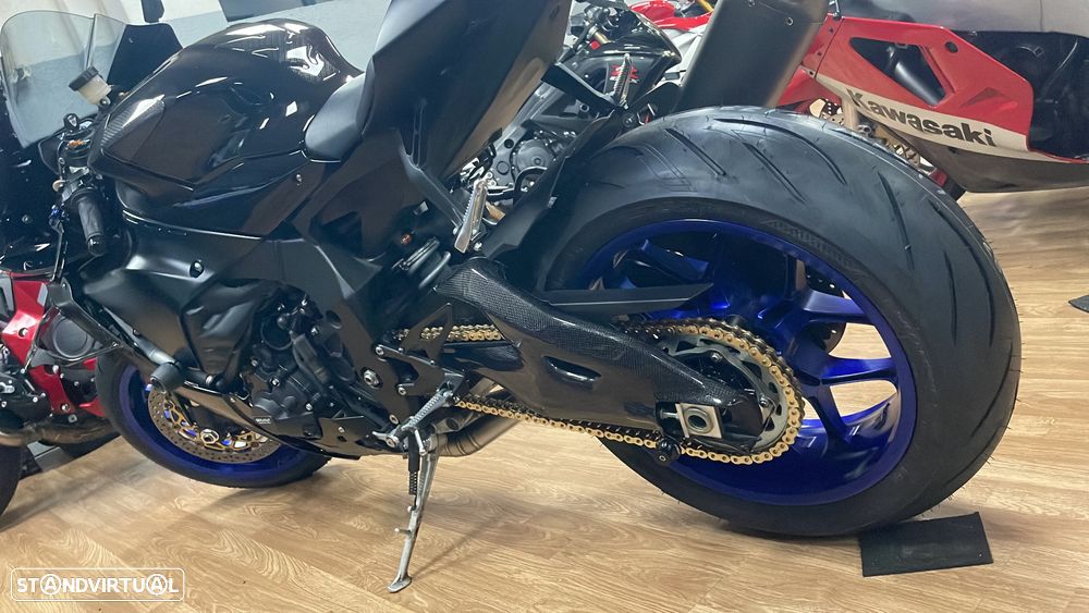 Yamaha YZF R1 - 7