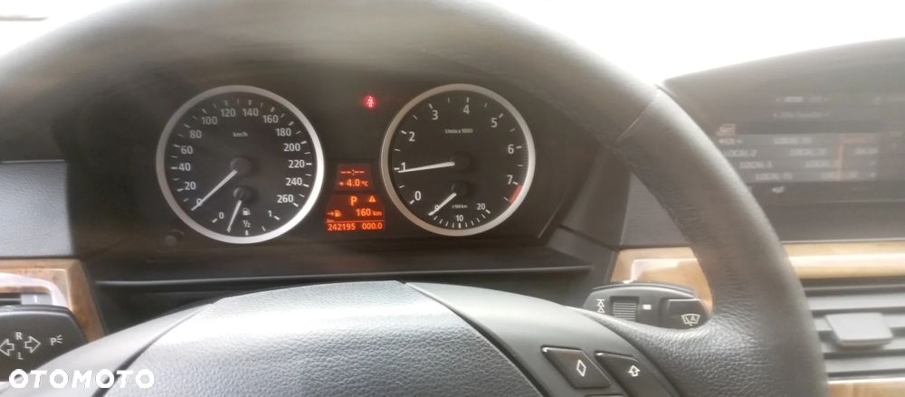 BMW Seria 5 525xi - 17