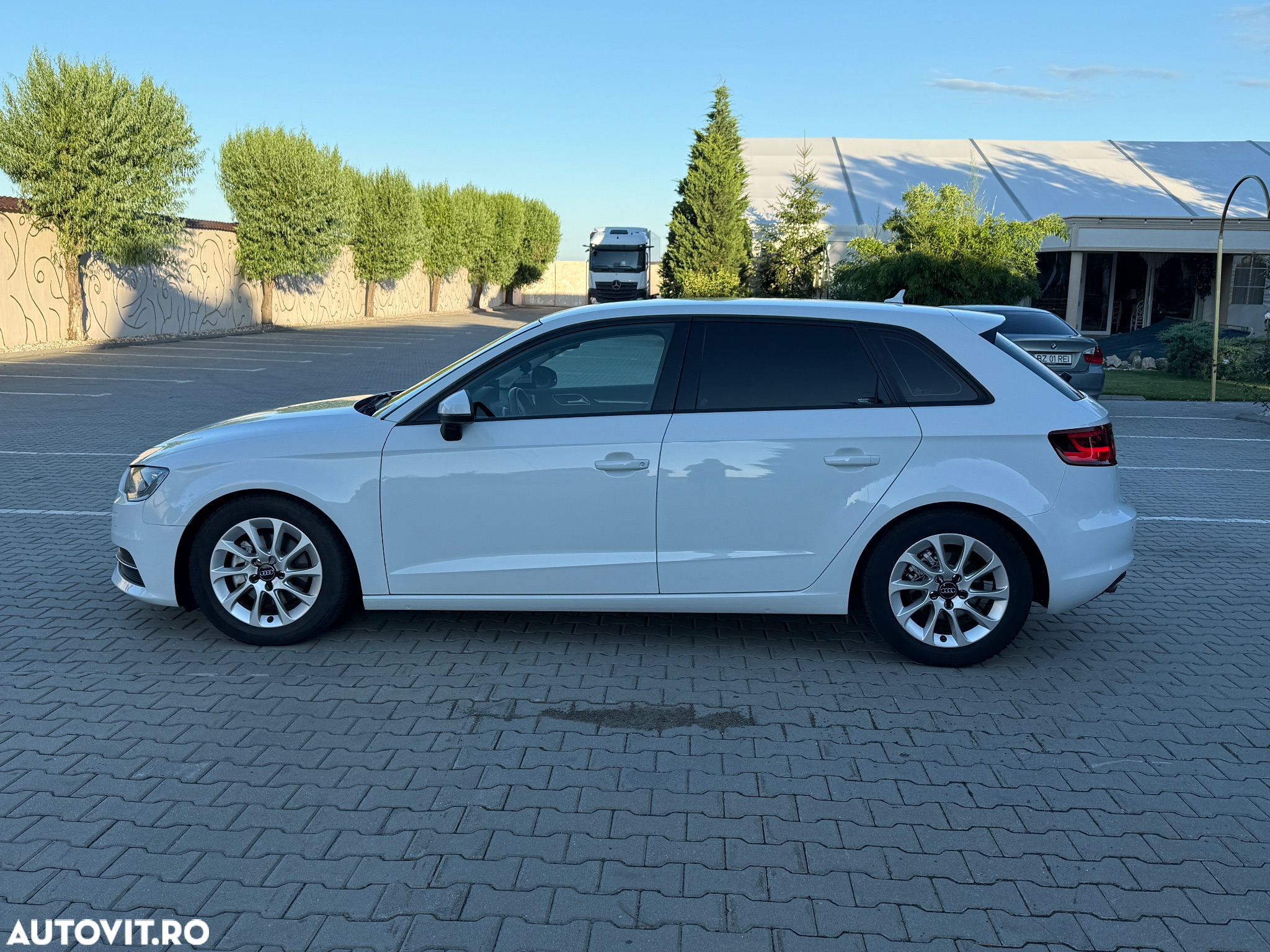 Audi A3 1.6 TDI Sportback (clean diesel) S tronic Attraction - 3