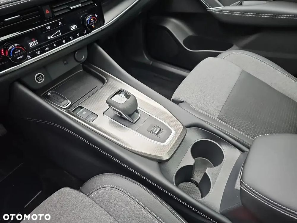 Nissan Qashqai 1.3 DIG-T mHEV N-Connecta Xtronic - 8