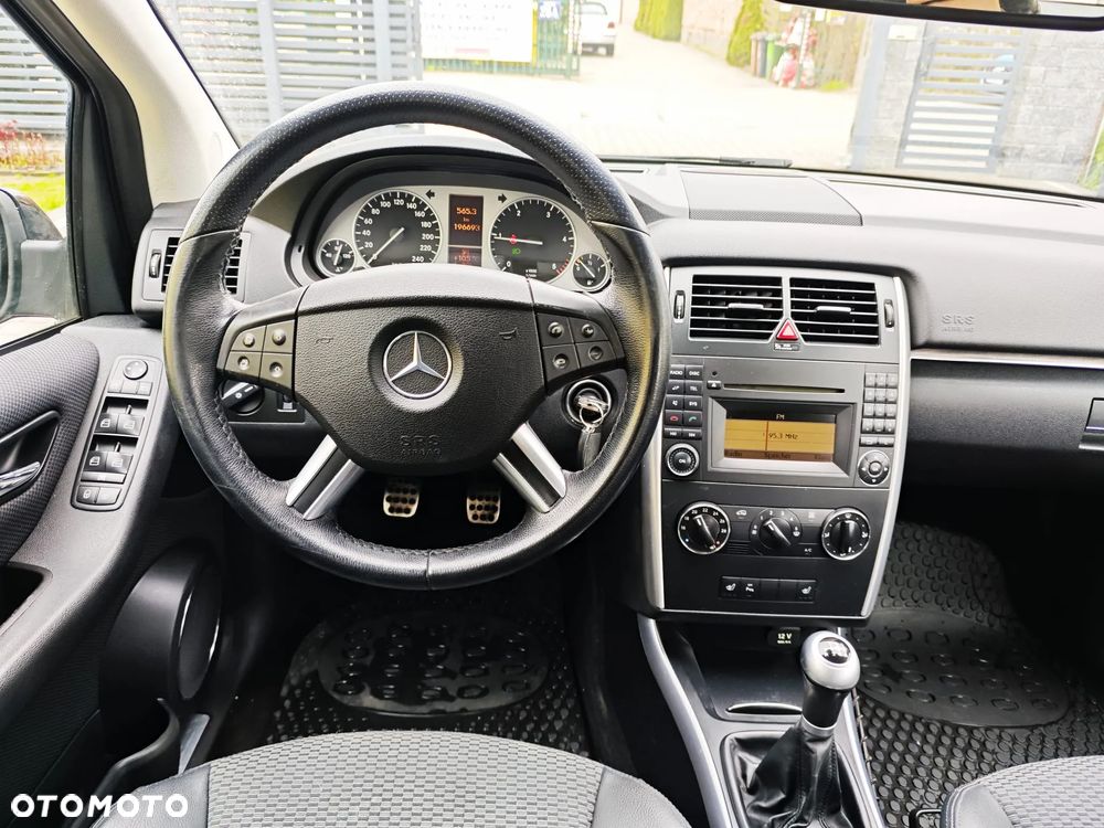 Mercedes-Benz Klasa B 200 CDI Special Edition - 29