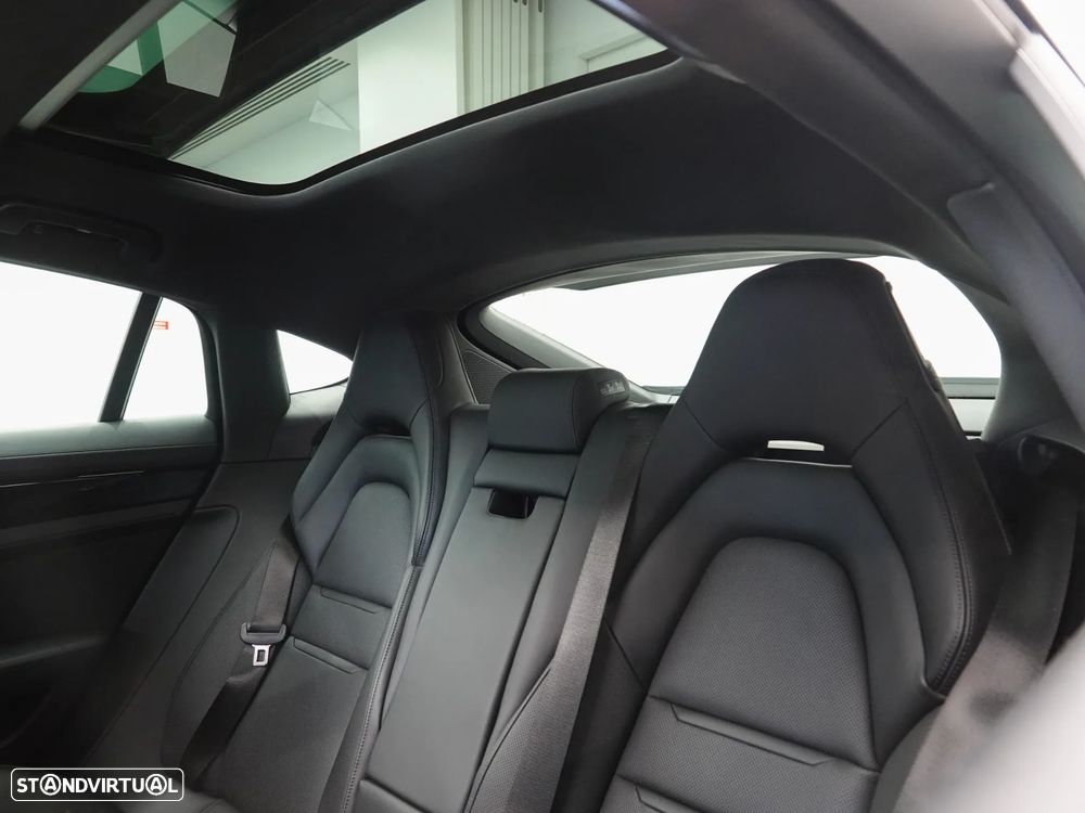 Porsche Panamera 4 E-Hybrid - 45