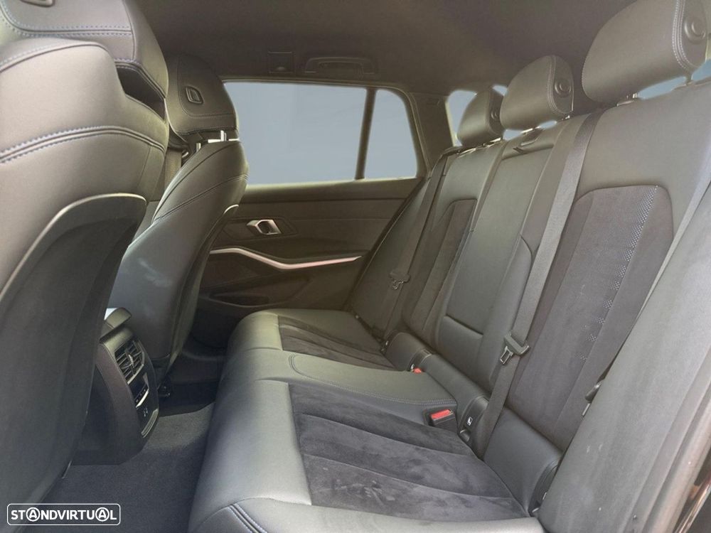 BMW 320 d Pack Desportivo M Auto - 13