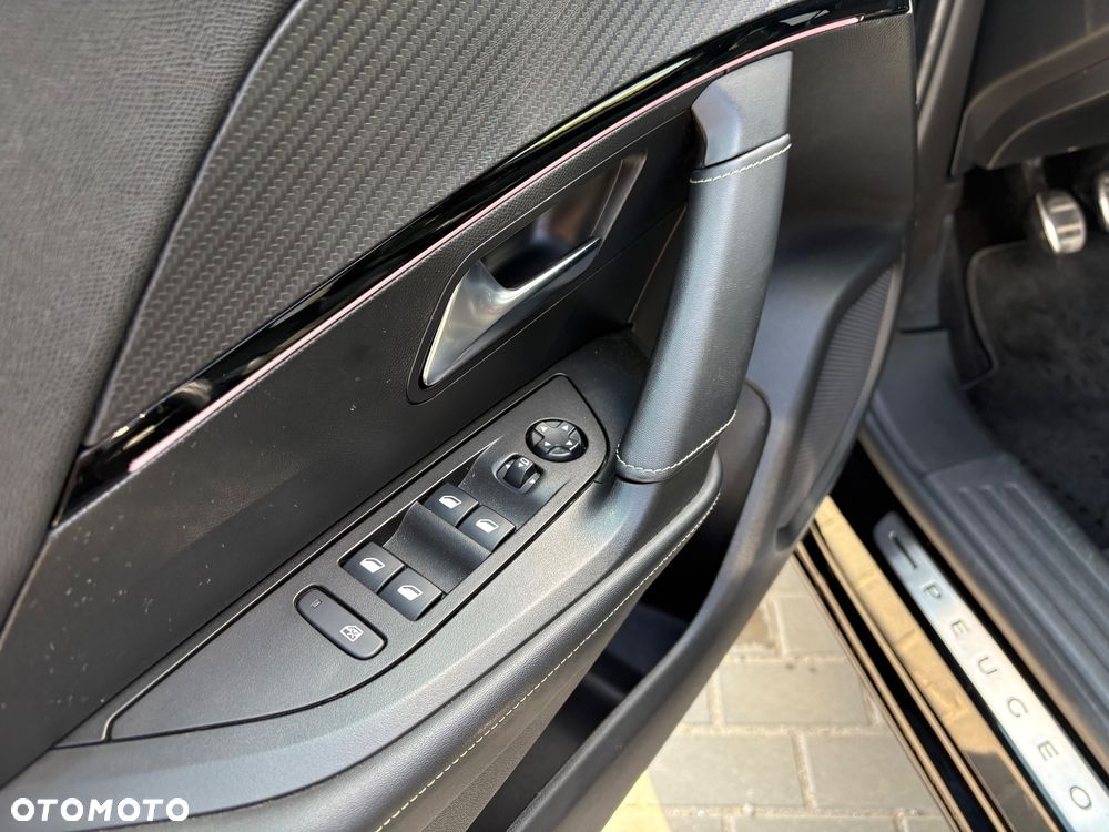 Peugeot 2008 PureTech 130 GT - 12