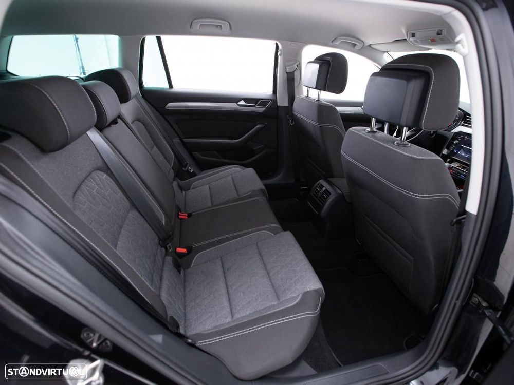 VW Passat Variant 2.0 TDI Business DSG - 11