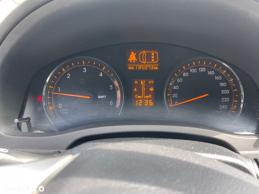 Toyota Avensis 2.2 D-4D Sol Plus NAVI - 24