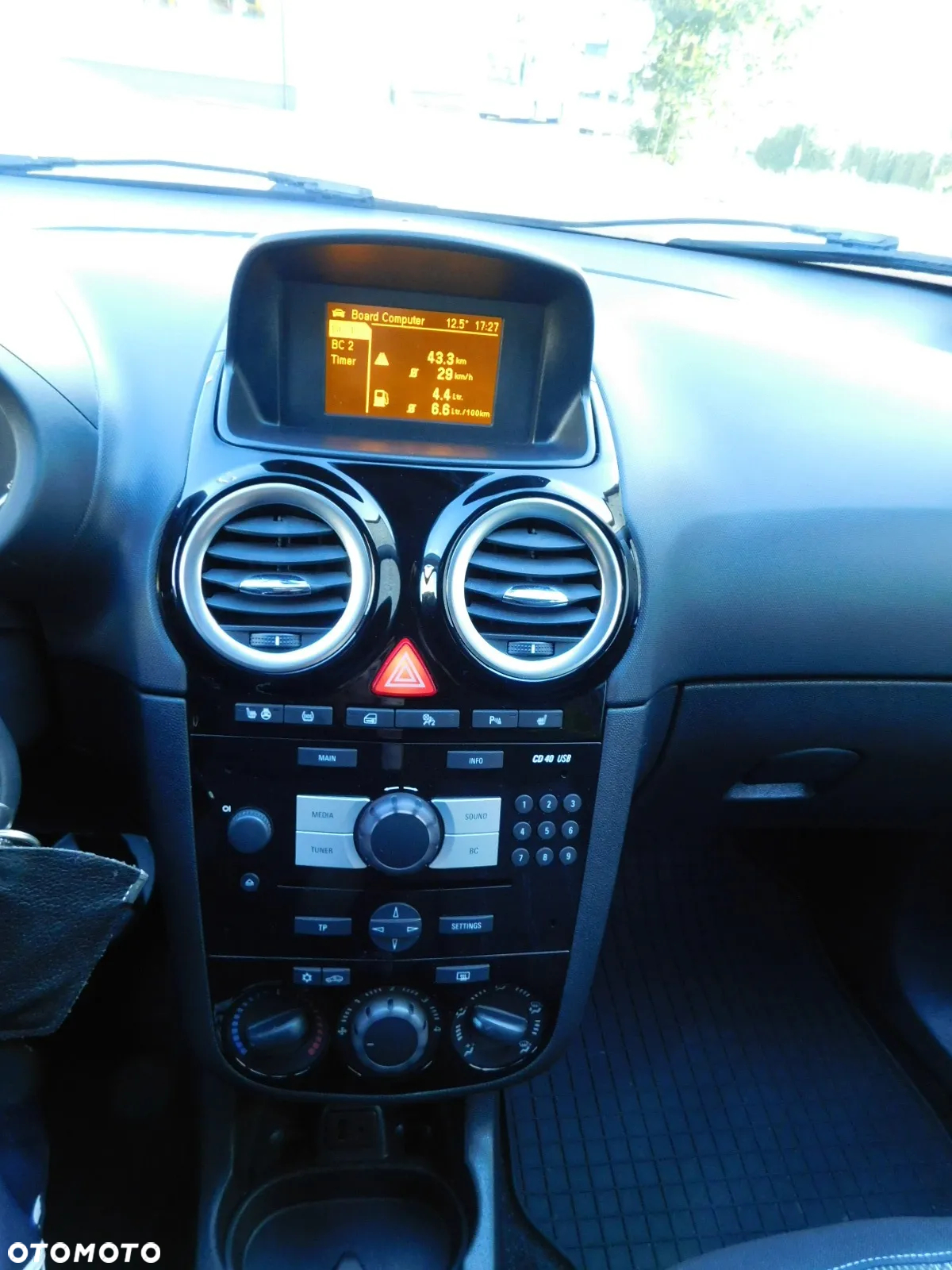 Opel Corsa 1.4 16V Innovation - 20
