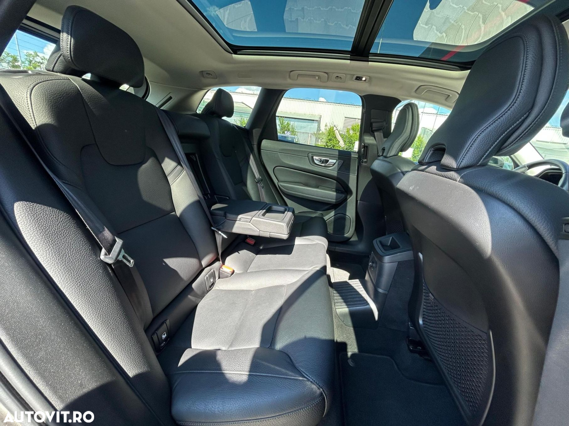 Volvo XC 60 T8 Twin Engine AWD Geartronic Momentum - 17