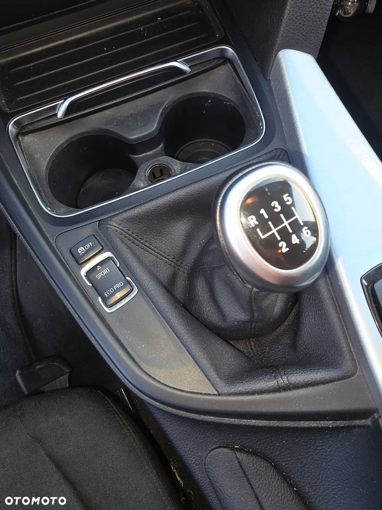 BMW Seria 3 320d xDrive - 13