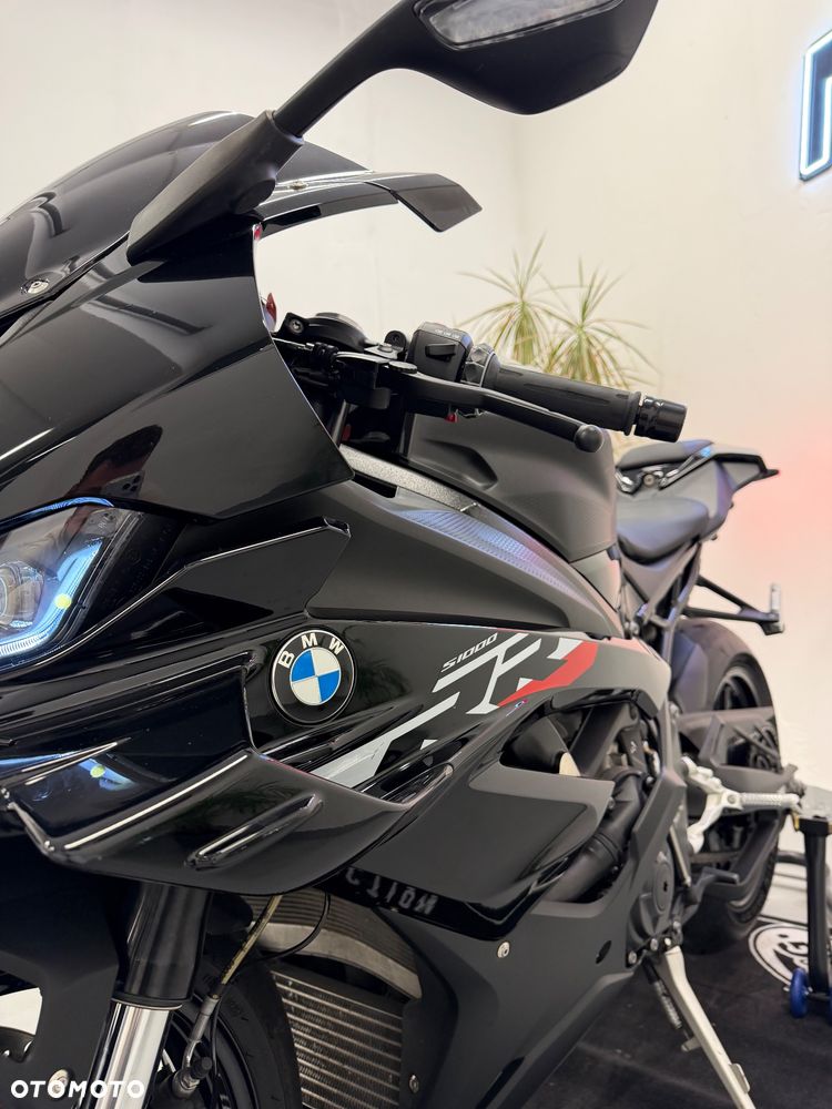 BMW S - 9