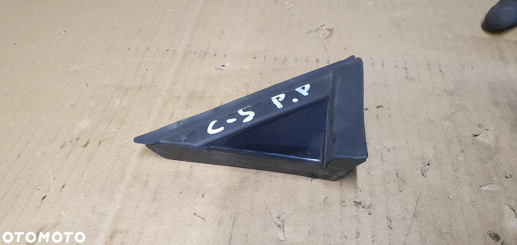 Osłona zaślepka trójkąt błotnika prawa Citroen C5 III 9682543280 - 3