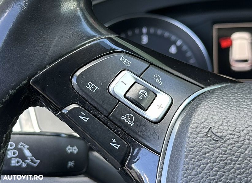 Volkswagen Passat - 25