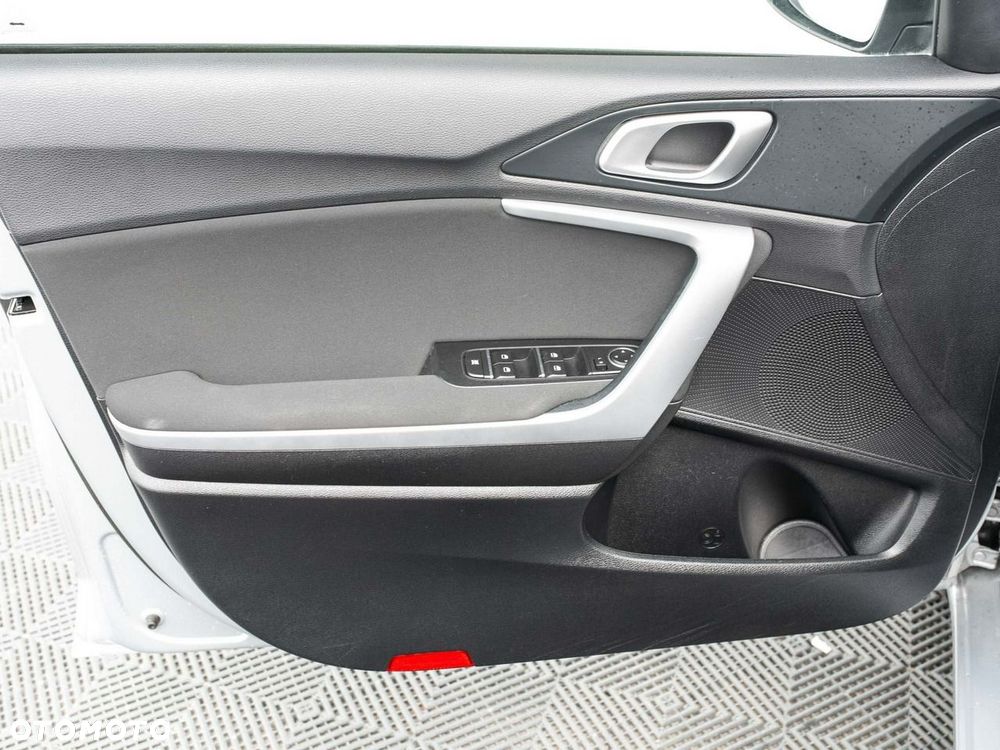 Kia Ceed 1.5 T-GDI M - 10