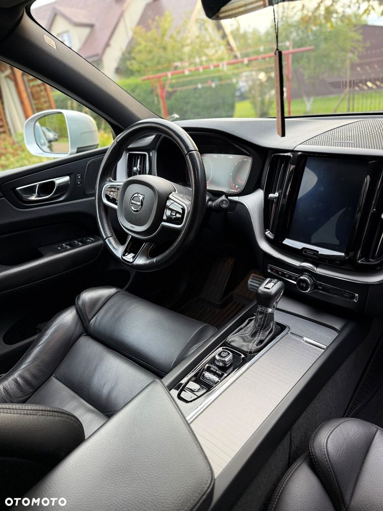 Volvo XC 60 D4 R-Design - 11