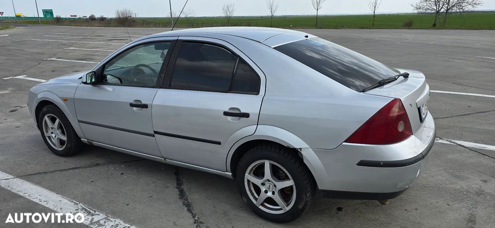 Ford Mondeo 1.8 Ghia - 8