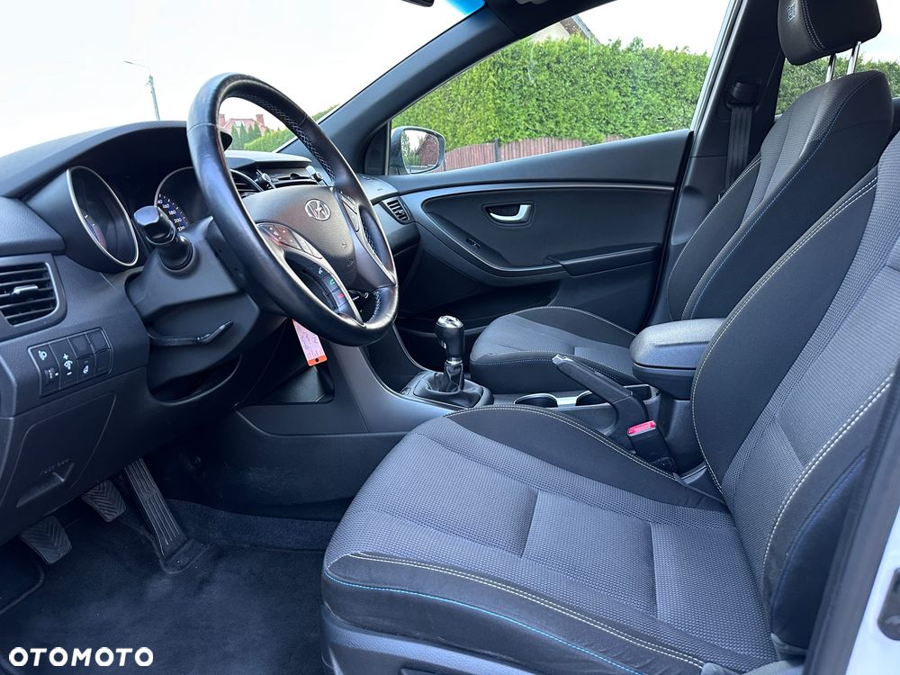Hyundai i30 blue 1.6 GDI Passion - 24
