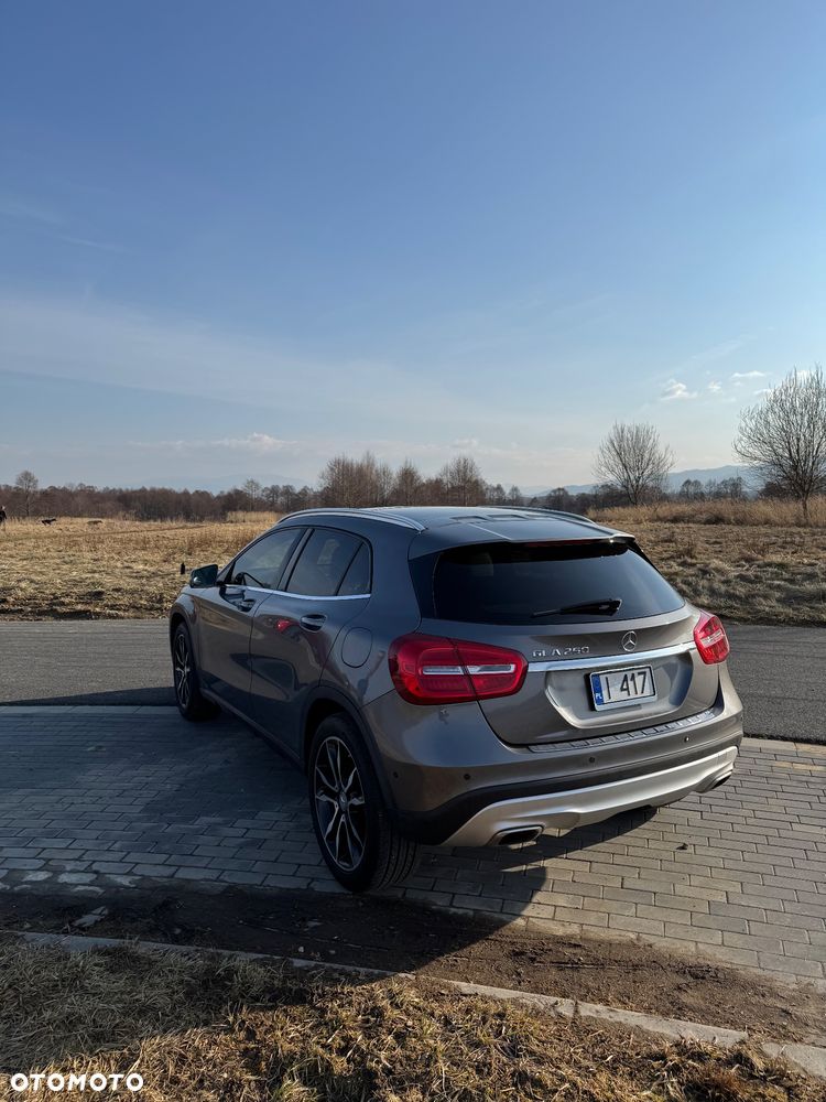Mercedes-Benz GLA 250 7G-DCT Activity Edition - 14