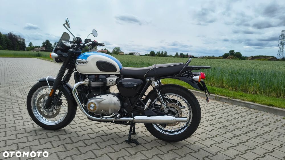 Triumph Bonneville - 2