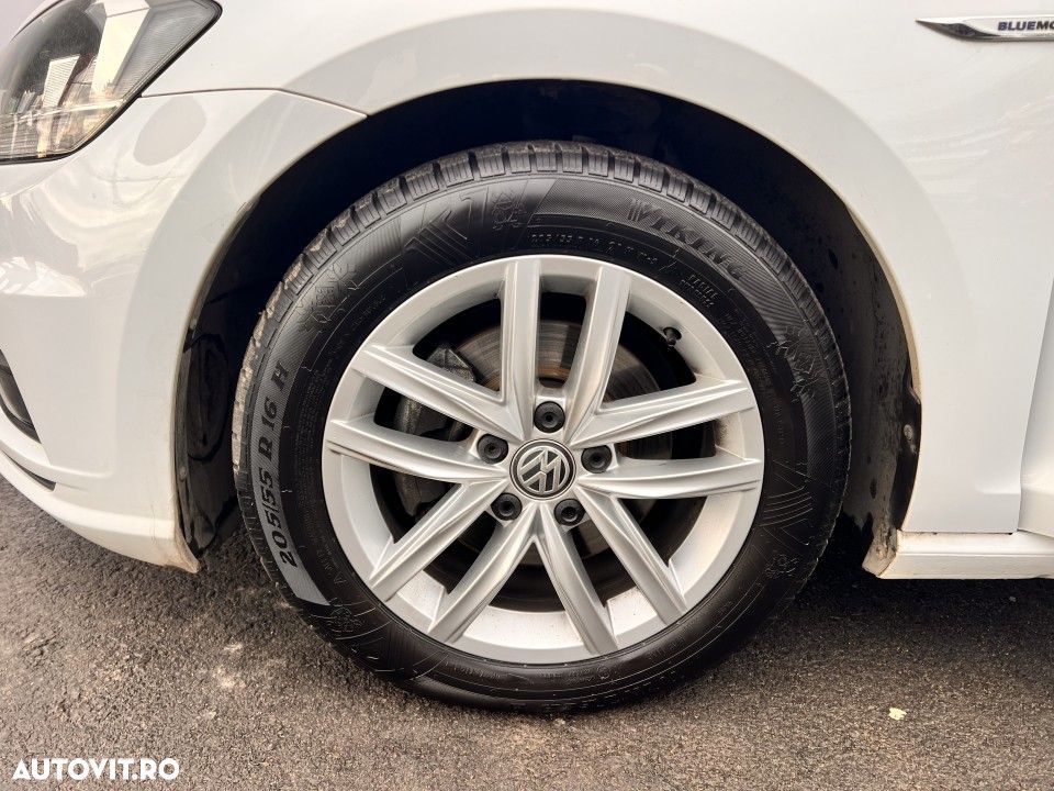 Volkswagen Golf - 10