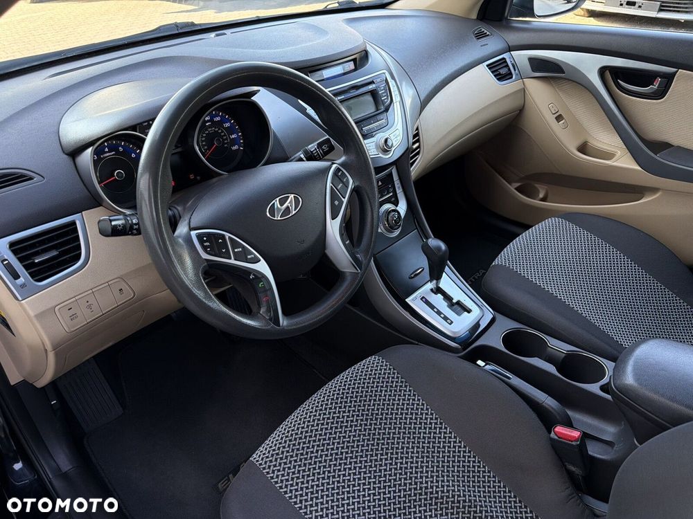 Hyundai Elantra - 9