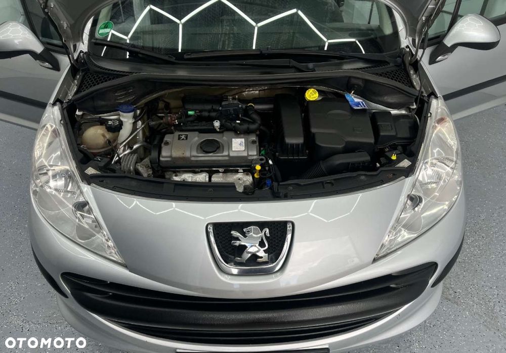 Peugeot 207 - 32
