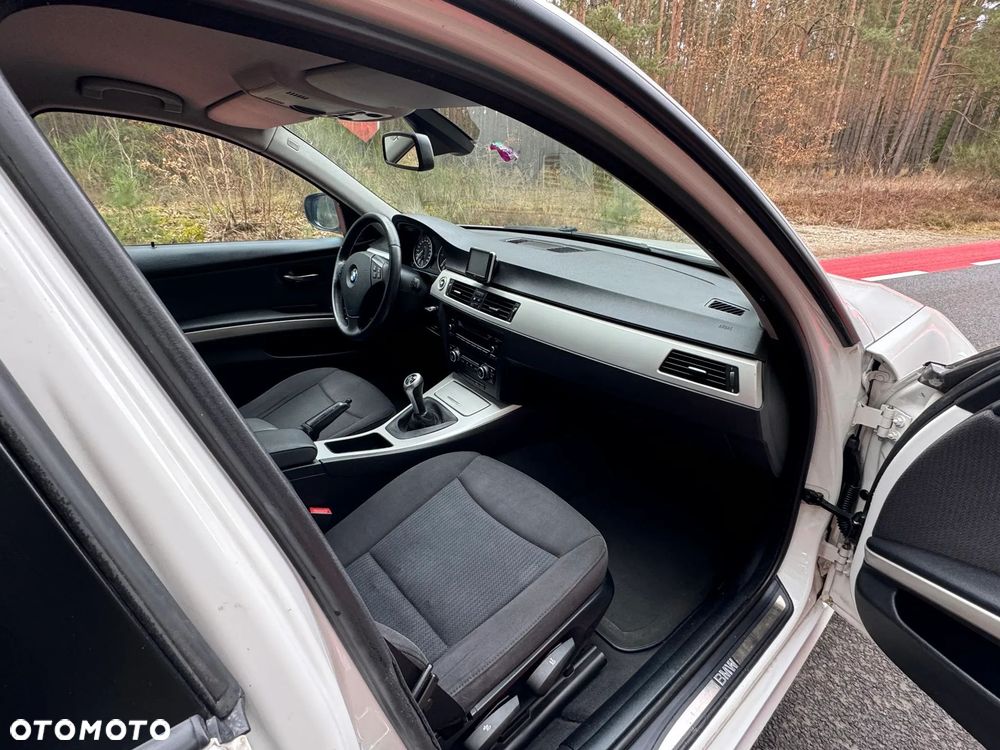 BMW Seria 3 318d DPF - 13