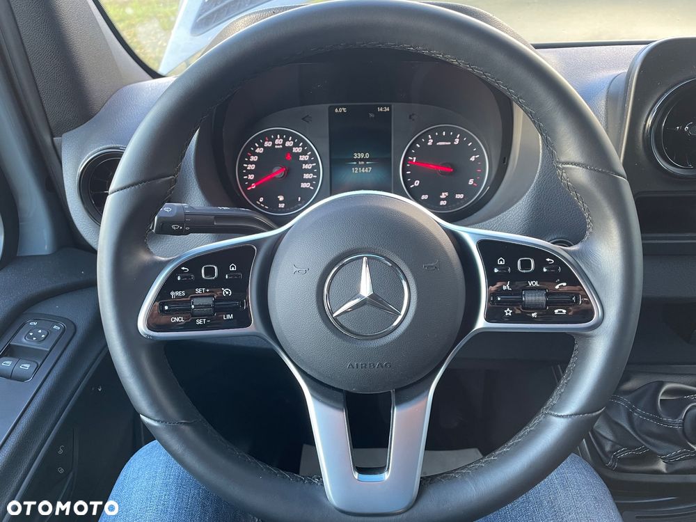 Mercedes-Benz Sprinter - 14