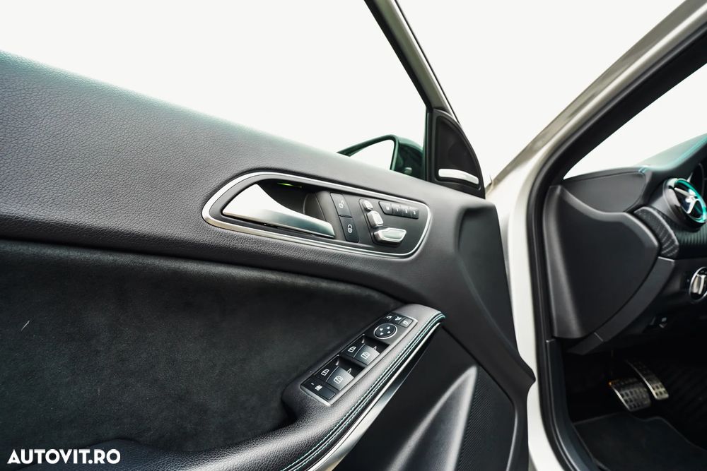 Mercedes-Benz A 45 AMG 4Matic AMG Speedshift 7G-DCT PETRONAS 2015 World Champion Edition - 14