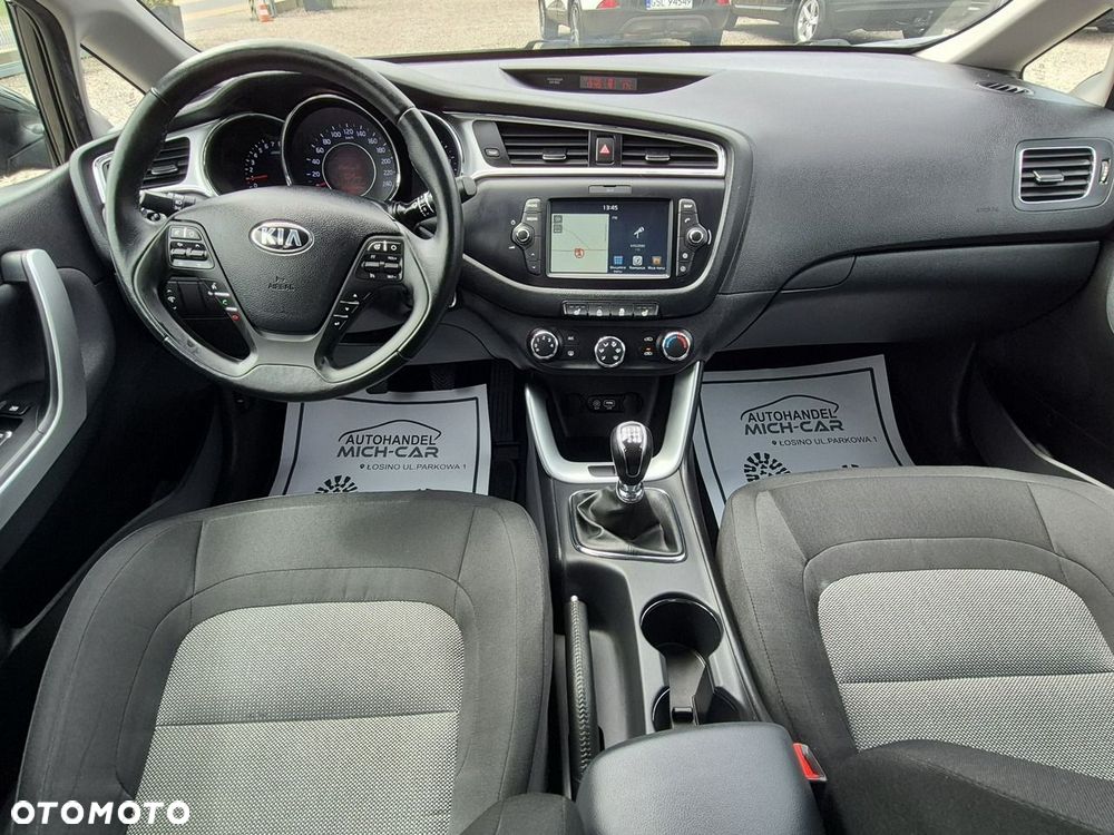 Kia Ceed - 11