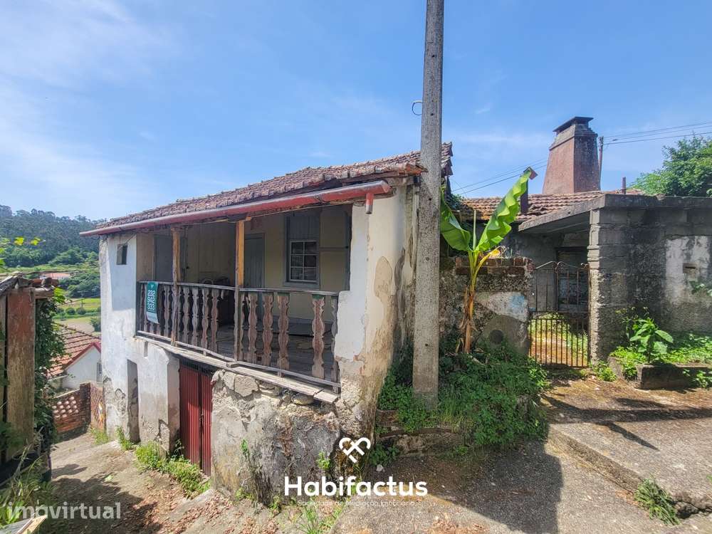 Moradia Isolada T2, para Reconstrução, c/ Varanda e 2 Terrenos á Venda - Grande imagem: 2/29