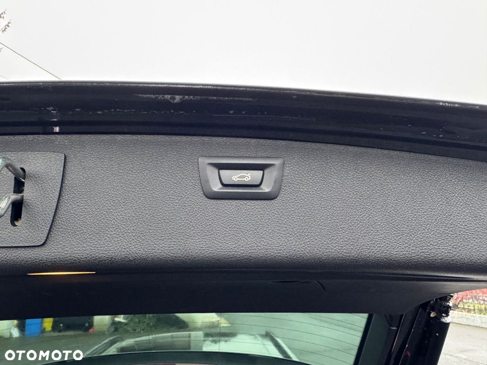 BMW Seria 3 320i Luxury Line - 14