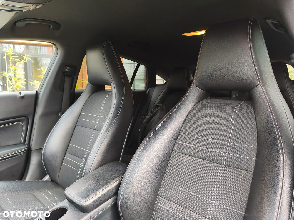 Mercedes-Benz CLA 180 AMG Line - 21
