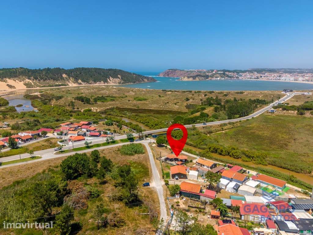 Moradia independente com amplo terreno e privacidade junto à praia - Grande imagem: 2/26