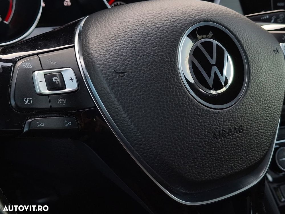 Volkswagen Touran - 28