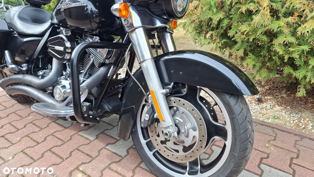 Harley-Davidson Touring Street Glide - 14