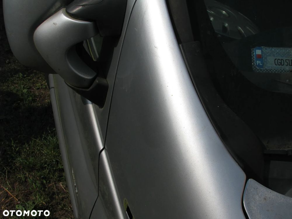 BŁOTNIK PRAWY PRZÓD OPEL VIARO A RENAULT TRAFIC II L147 RP09 - 2