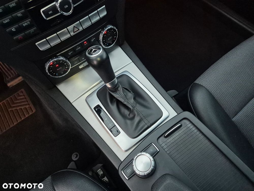 Mercedes-Benz Klasa C 200 T CGI Automatik BlueEFFICIENCY Avantgarde - 25