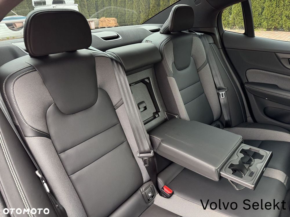 Volvo S60 B5 B AWD Plus Dark - 22