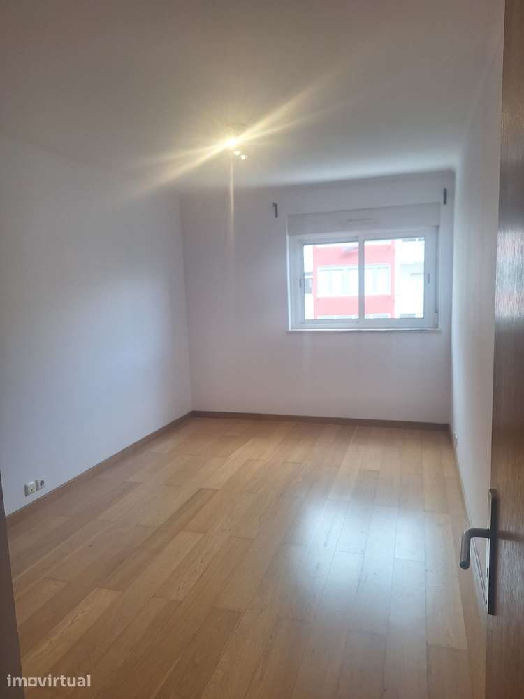 T2 Moderno c/ Varanda, Garagem, perto Metro. - Grande imagem: 5/22