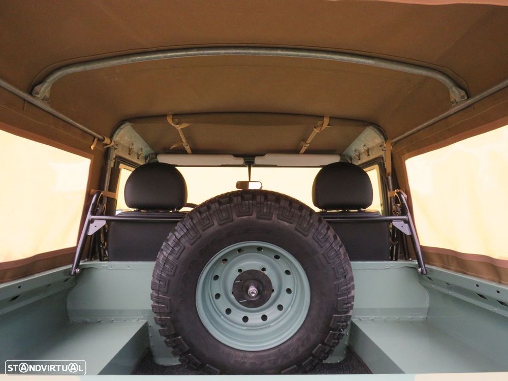 Land Rover Defender - 24