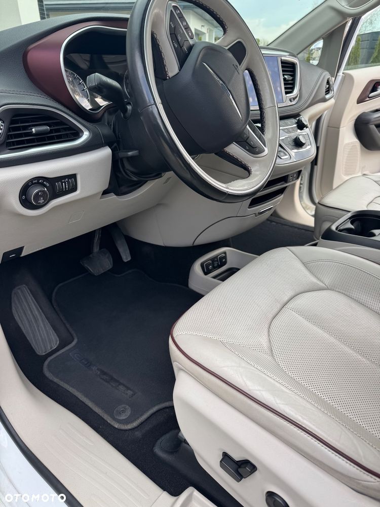 Chrysler Pacifica - 19