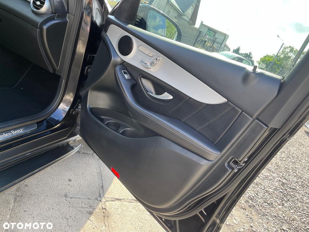 Mercedes-Benz GLC 300 de 4Matic 9G-TRONIC AMG Line - 24